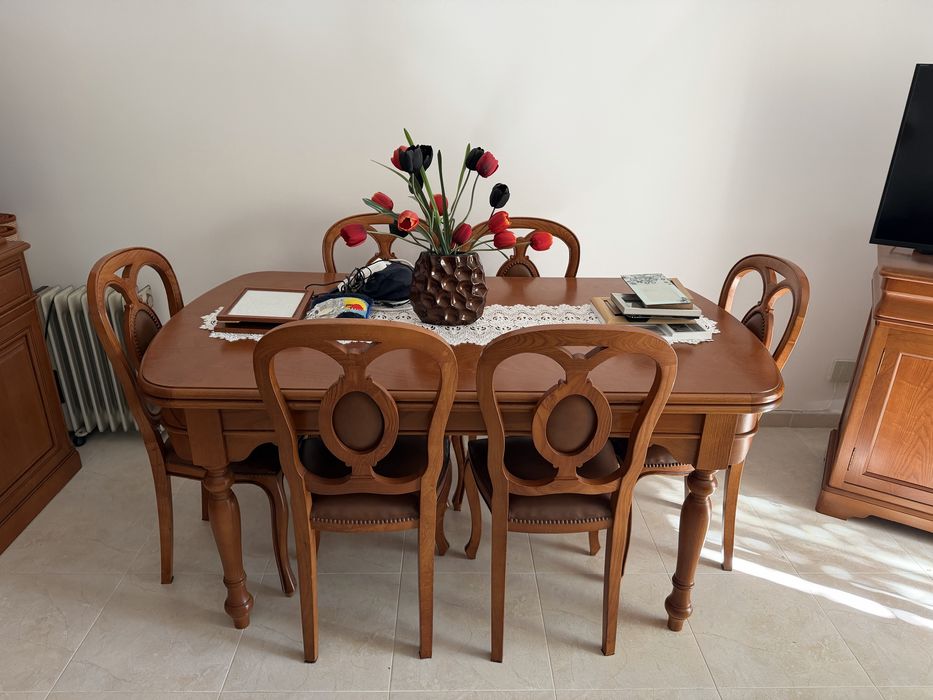 Mesa de jantar e 6 cadeiras cerejeira