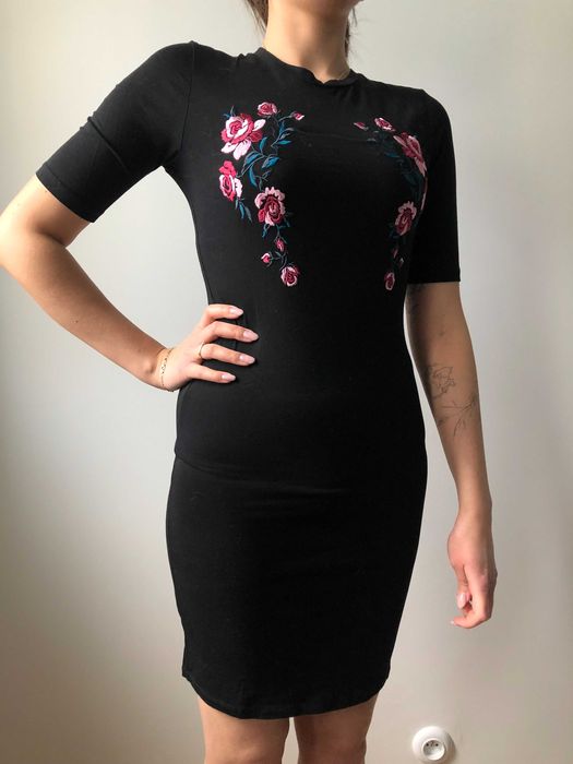 Czarna elastyczna sukienka Even&Odd