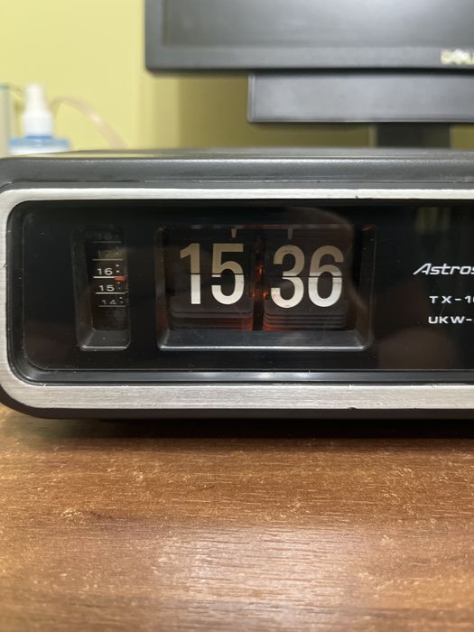 Zegar klapkowy z radiem Astrosound TX-1000