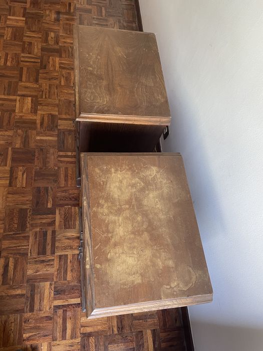 Mesas cabeceira e espelho