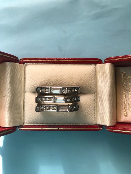 Anel de senhora com pedras