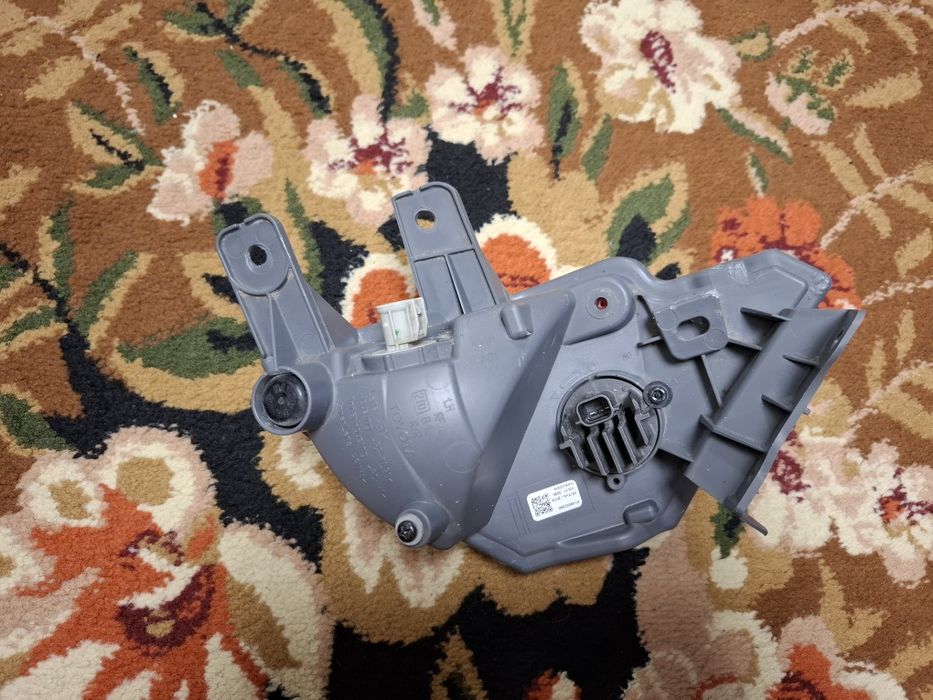 Ліхтар протитуманний задній L Toyota RAV4 15-19