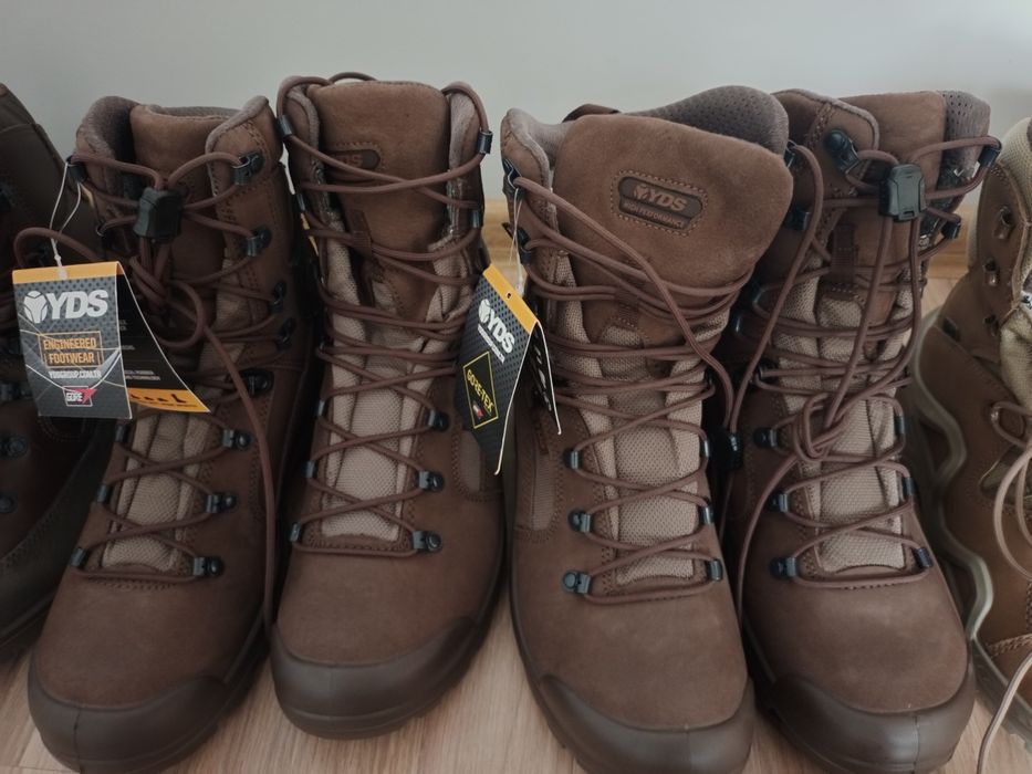 Берци нові 42 розмір YDS, Британські, гарно носяться