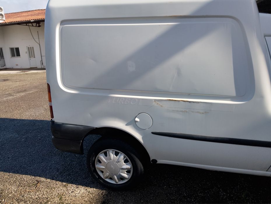Ford courier 1.8td vendo ou troco