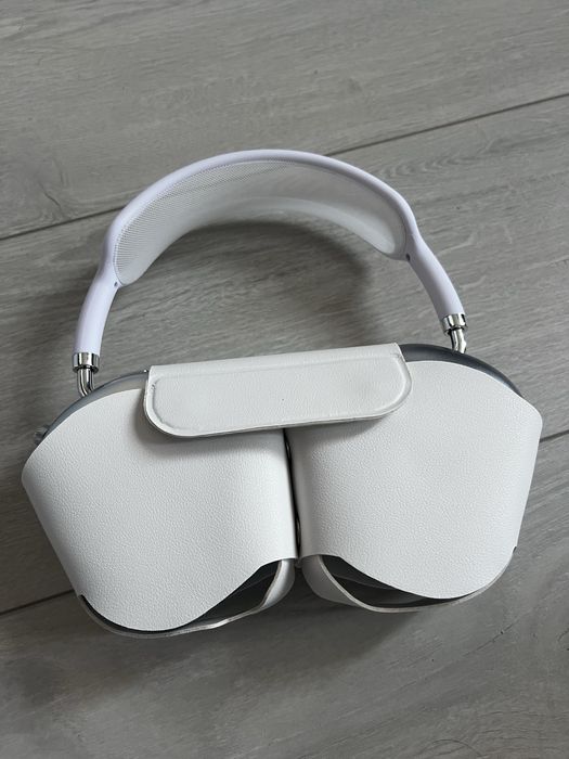 AirPods Max в белом цвете