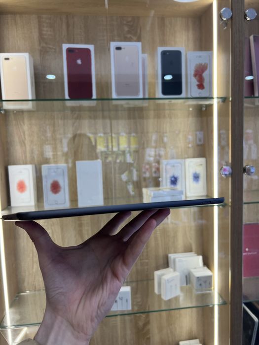 iPad 8th 128 gb Space Gray 2020 року 10.2 WIFI планшет з гарантією для ігор малювання навчання та роботи  ios 26