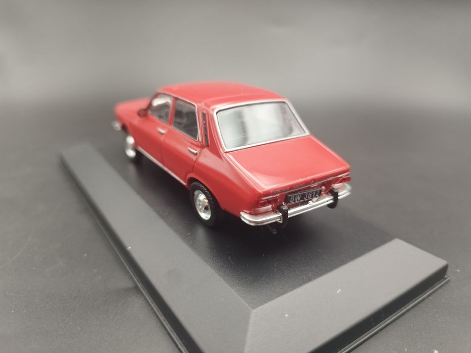 1:43 DeAgostini Dacia 1300 + gazetka gablotka zastęopcza