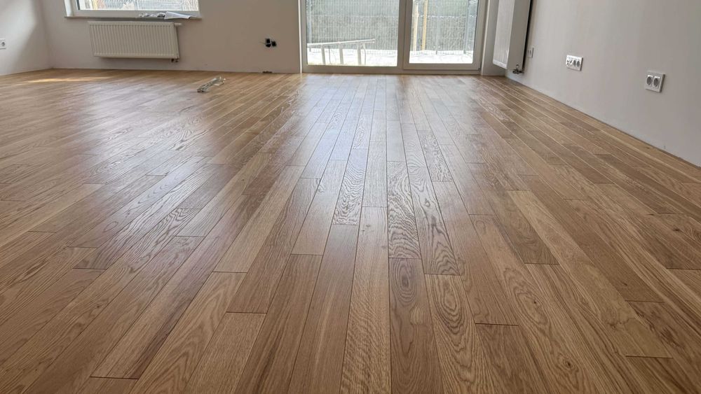 Deska dębowa lakierowana szczotkowana 11x90x990 (65 m2)