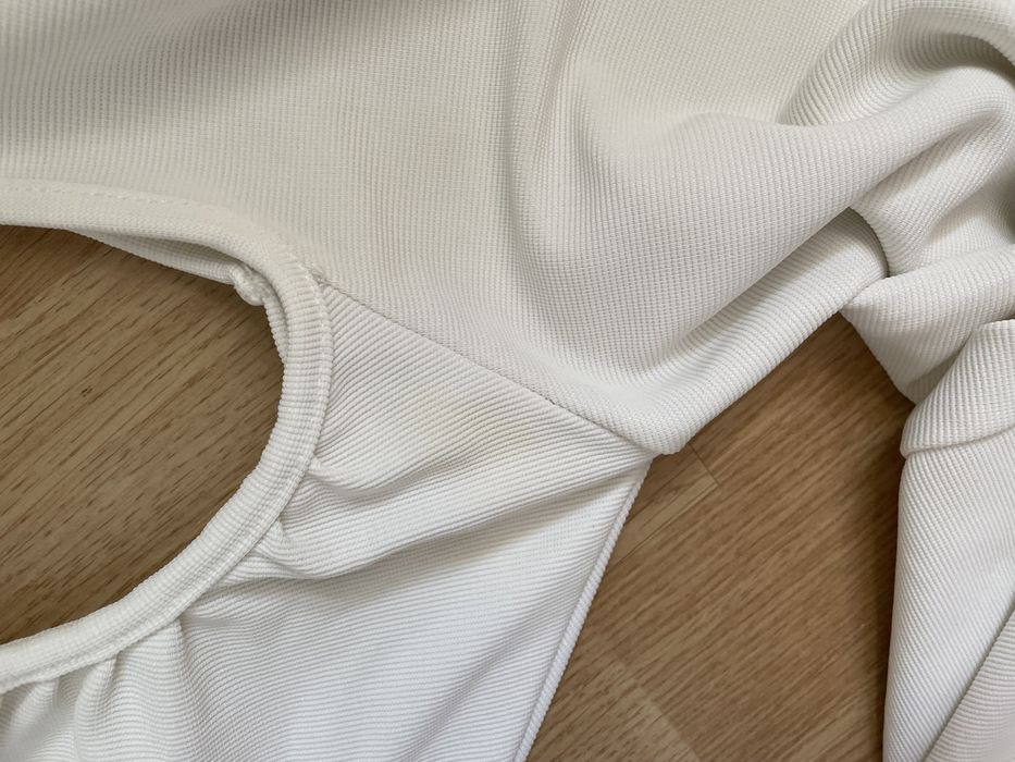 Biala sukienka hiszpanka z falbankami zara