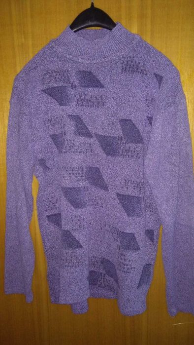 Свитер 50-52 р., состояние идеальное.