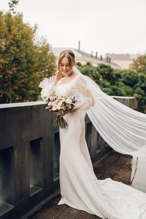 Продається весільне чи на розпис плаття з фатою