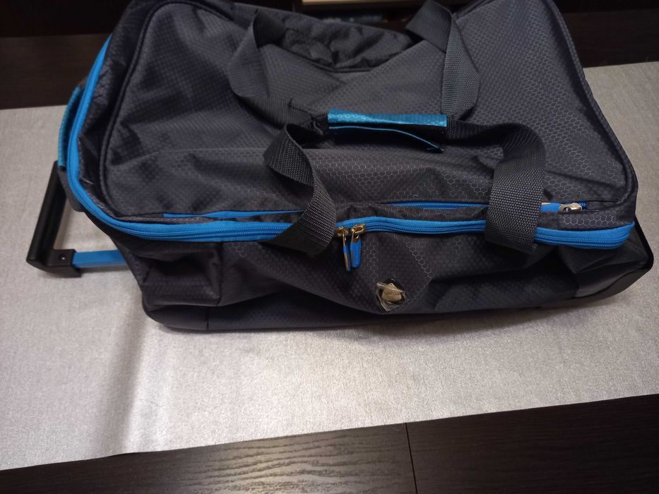 Torba sportowa , podróżna z kółeczkami