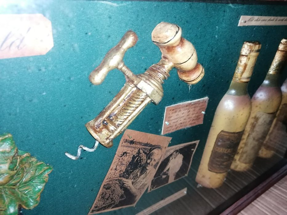 Moldura antiga vinhos tintos história exposição possibilidade de entre