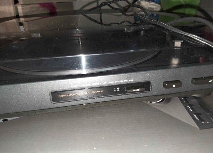 Gira-discos e colunas Sony