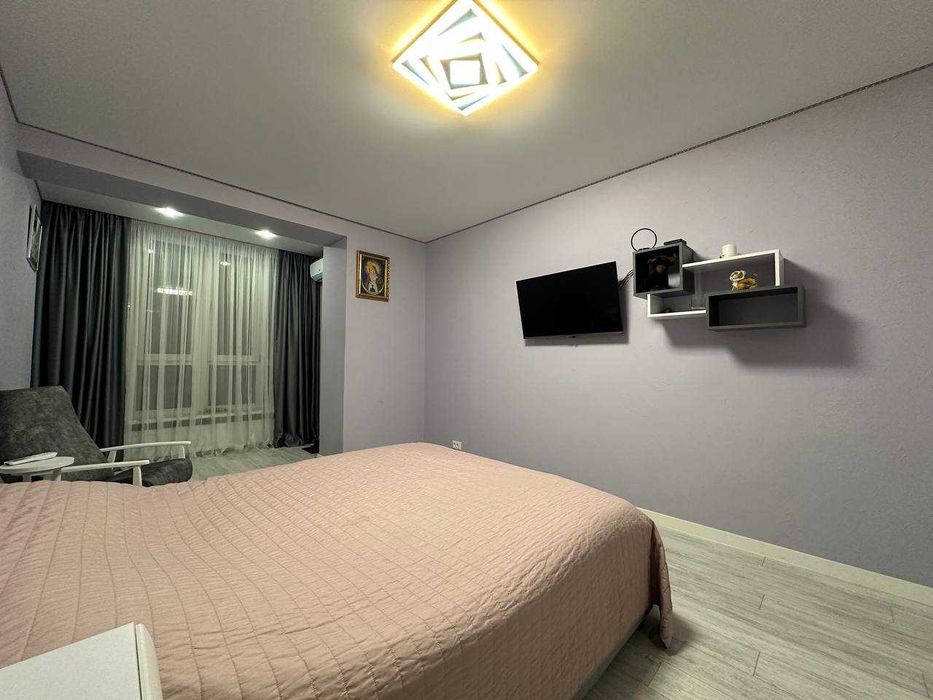 Світла квартира з гардеробною, технікою та ремонтом! OS