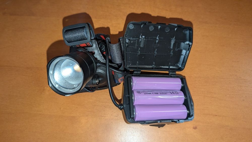 Ліхтарик налобний