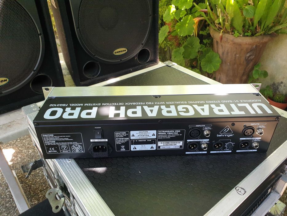 Equalizador Behringer FBQ3102