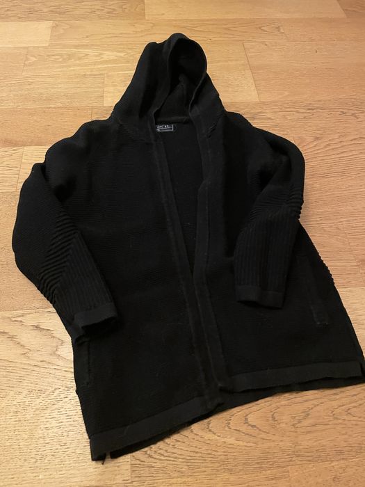 Czarny sweter dla chlopca rozpinany, jak nowy, r.122, z kapturem NEXT