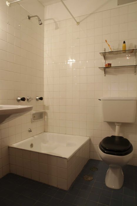 Quarto com casa de banho privativa, perto de sete rios.