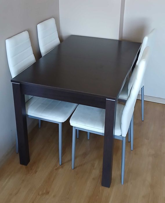 Stół rozkładany z krzesłami lub bez