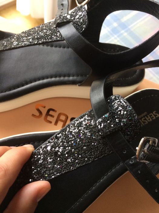 Black Seaside Sandals with Sparkles