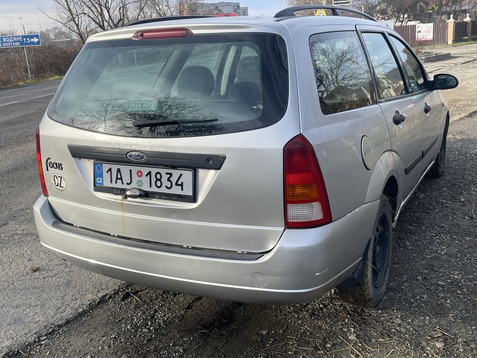 Ford focus  1.8 бензин
