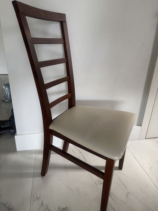 Stół drewniany z 4 krzesłami