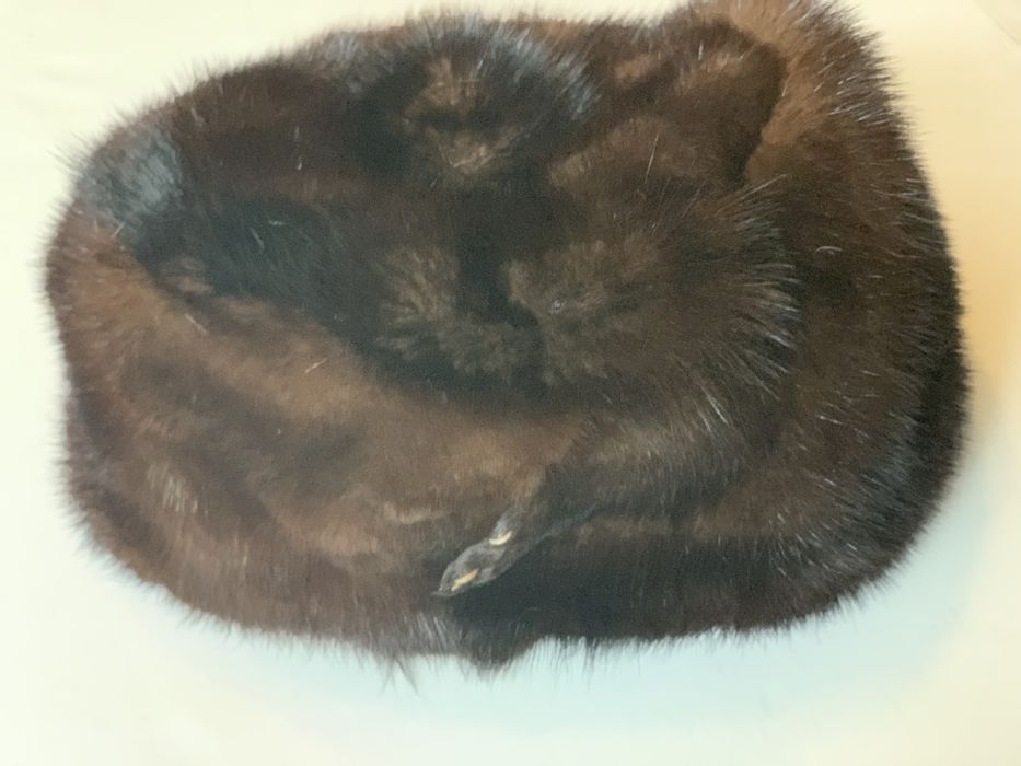 Bardzo ładna czapka toczek z norek