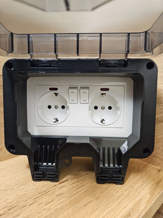 Вуличні, вологозахищені, розетки з вимикачем IP66