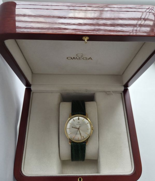 Золотий швейцарскій годинник Omega