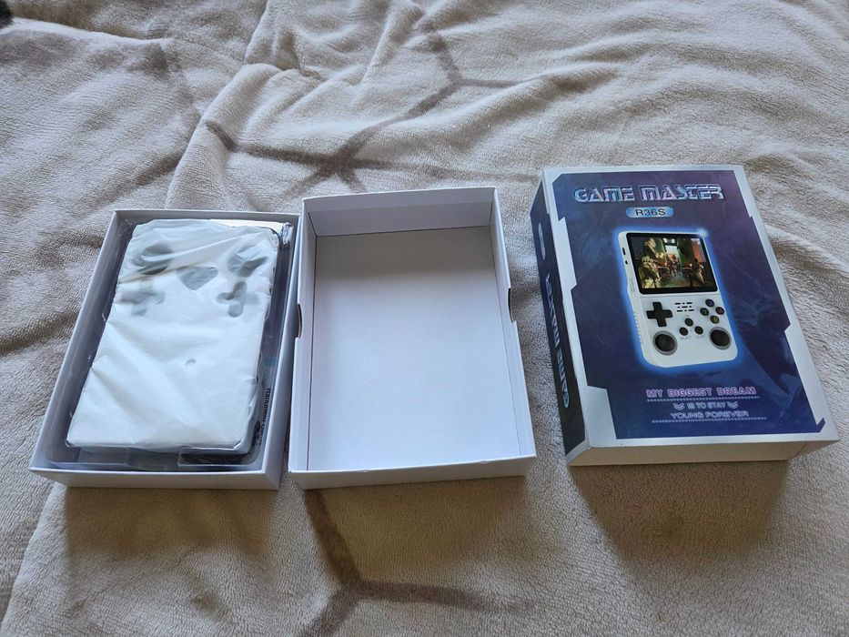 Consola Retro Portátil R36S (Game Master) - Como Nova