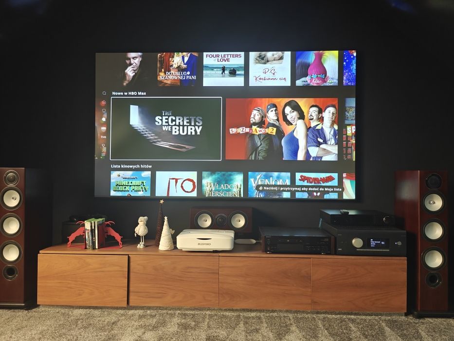 Projektor laserowy Christie  DHD400S ultra krótkiego rzutu. Tylko 300h