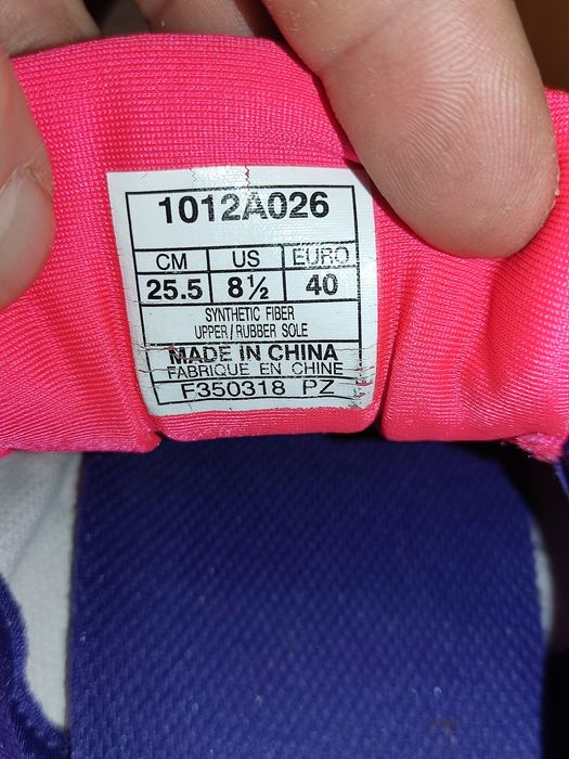 Кросівки ASICS,в чудовому стані