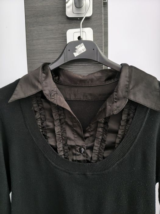 Sweterek z efektownym dodatkiem