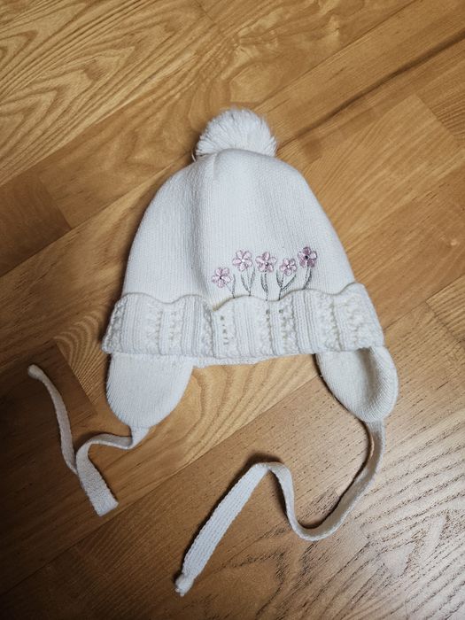 Zimowa czapeczka niemowlęca, chrzest