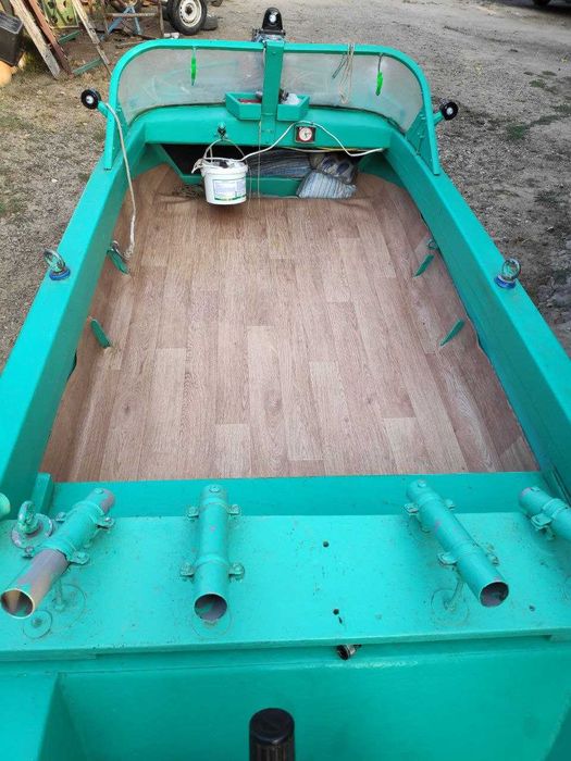 Катер Неман-1 с мотором Tohatsu M18 и местом на причале в Маяках.