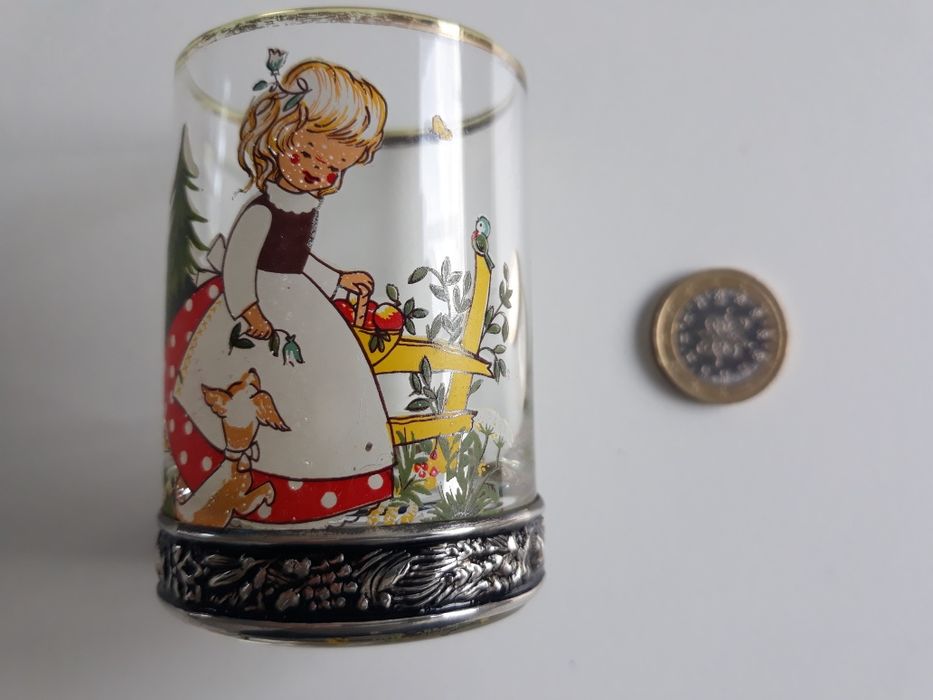 Copo batizado com base em prata