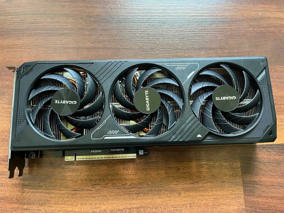 Placa Gráfica Gigabyte RTX 5070 WINDFORCE OC SFF 12GB