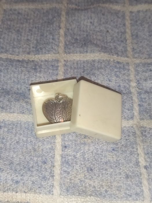 Vendo coração em prata