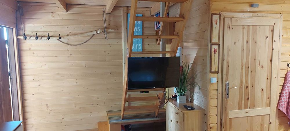 Domek nad Jeziorem Leśniańskim. Okolice Zamku Czocha