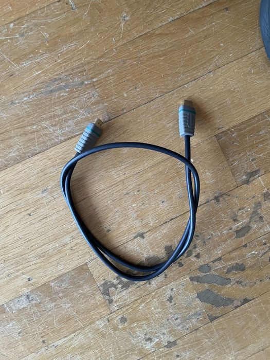 Cabo HDMI com conectores dourados