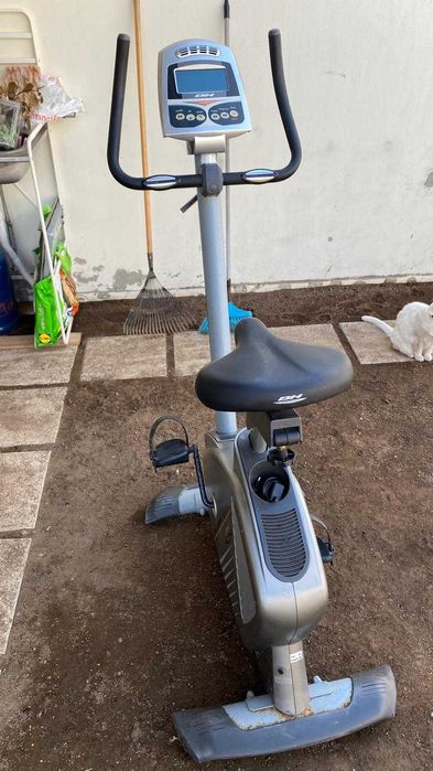 Bicicleta estática BH Fitness