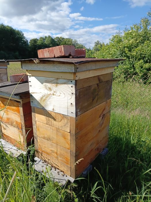 Продам українські  вулики, з магазинам на 147 рамкуи