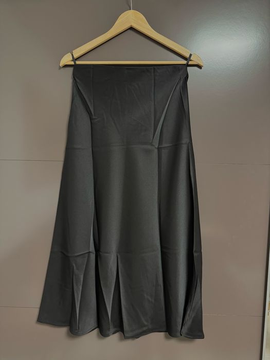 Нова атласна спідниця міді р.С