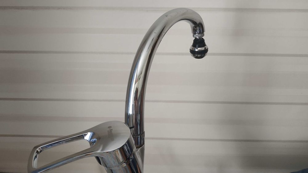 Змішувач для раковини з нержавійки