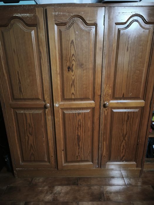 Estante com escrivaninha e roupeiro em pinho - para restaurar