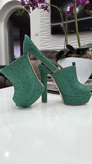 Buty na obcasie 37