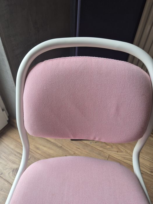 Ikea  Dziecięce krzeslo biurowe białe/różowe  Örfjall