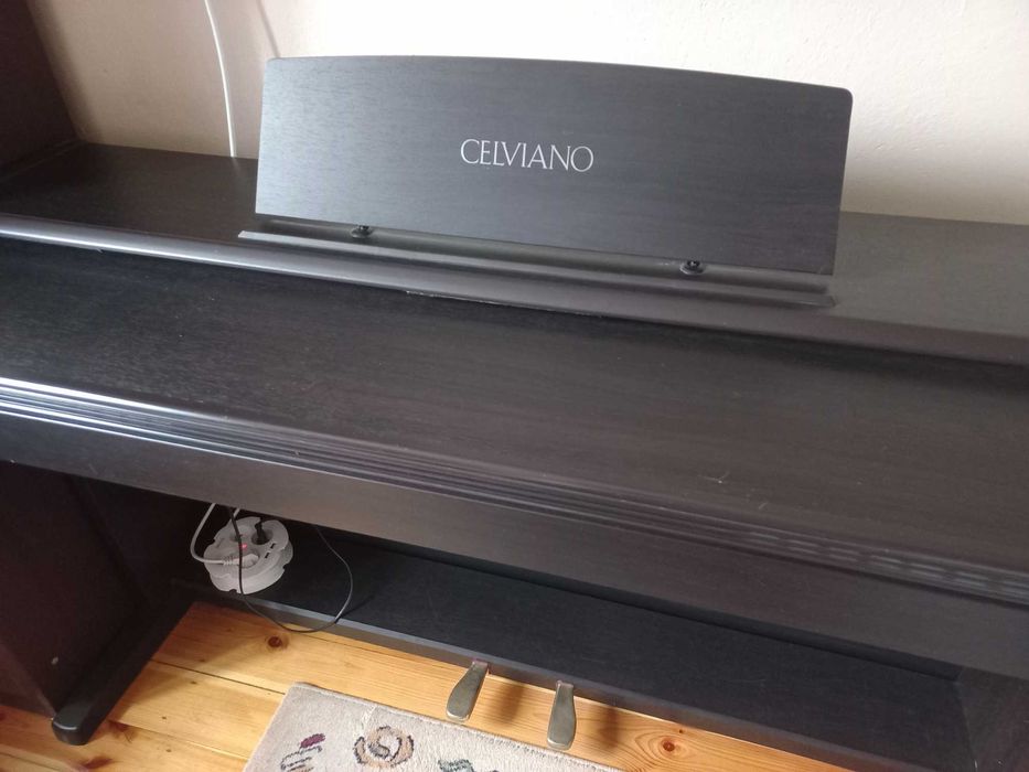 Sprzedam pianino cyfrowe Casio Celviano w super stanie.