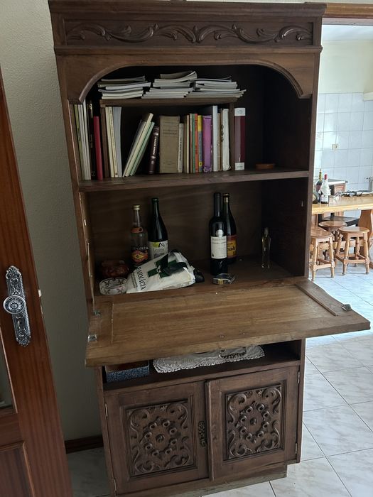 Móvel de madeira maciça com compartimento escrivaninha/arrumação64286521817089121